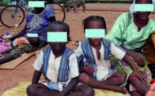 Des enfants dans la rue
